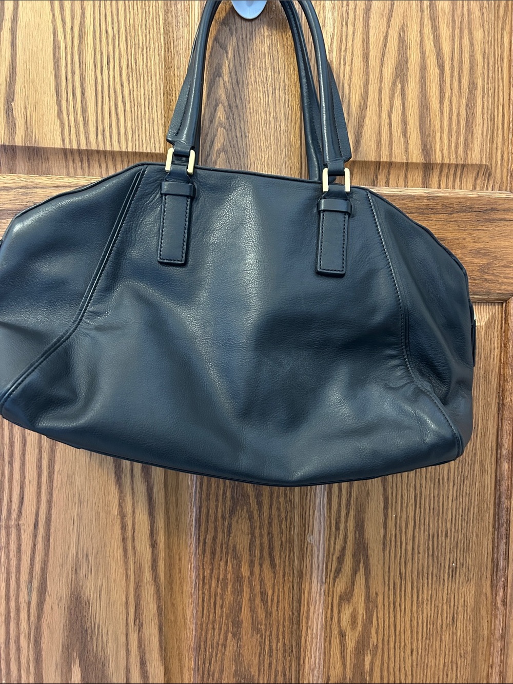 Calvin Klein Black Leather Shoulder Bag with Gold-Tone Accent image 4